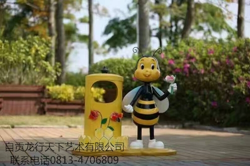 安达Fiberglass Standing Bee Trash Bin